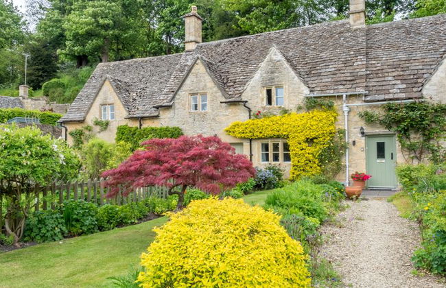 Beyond the Cobbled Streets: Untold Cotswolds and Oxford - Full-Day Small Group Tour - Photo 1