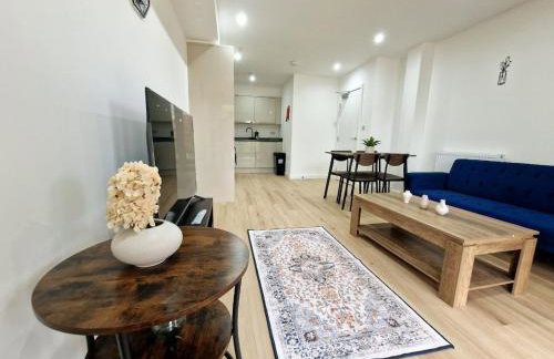 The Romford Luxe Haven - Fully Furnished 2BR - Foto 1