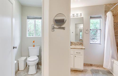 San Marcos Getaway with Deck and Lake Views! - Foto 21