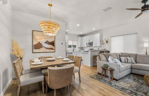 Elegant New Construction Bungalow with Scenic Forest Views - Photo 8