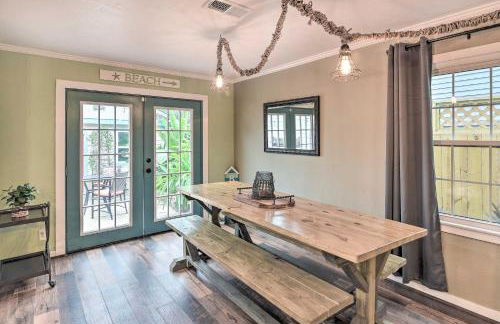 Galveston Group Getaway with Private Yard and Fire Pit - Foto 6