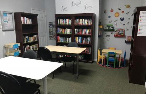 Queenie's Palace - Photo 17