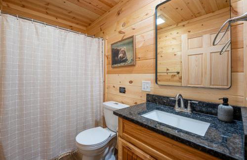 The Wilderness Cabin - Shenandoah Getaway - HotTub, Arcade, RiverAccess - Foto 52