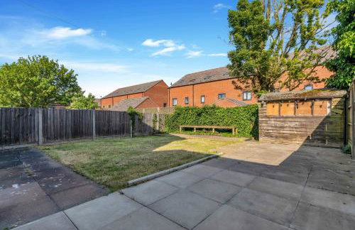 Group-Friendly 4-BR Home with Space & Comfort - Foto 26