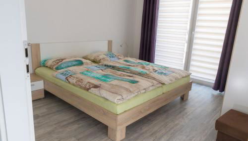 Clara Hills - Foto 3