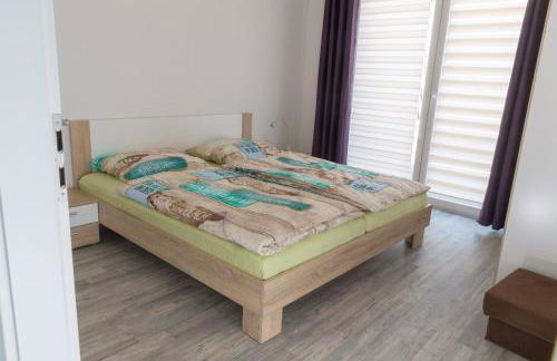 Clara Hills - Foto 3