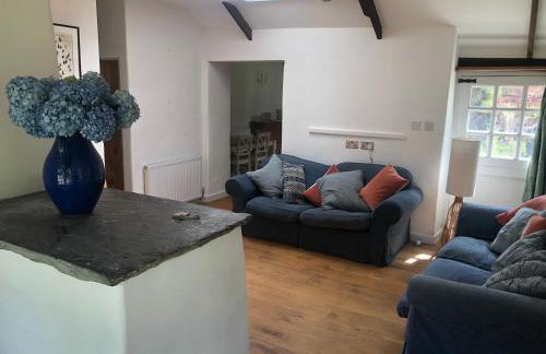 Wisteria Cottage - Photo 4