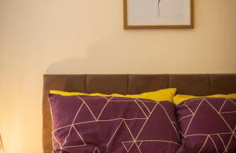 Crystal House Flat 3 - free private parking - metro - Foto 25
