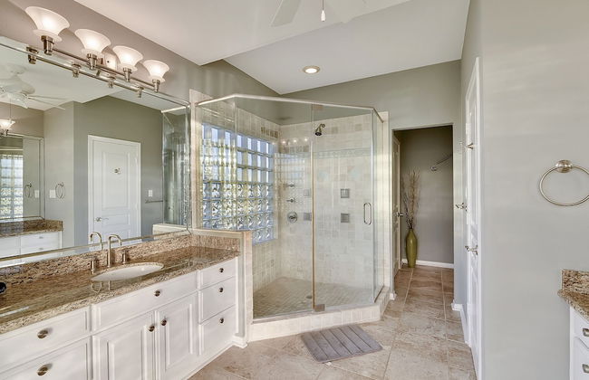 Chateau Soleil - Photo 17