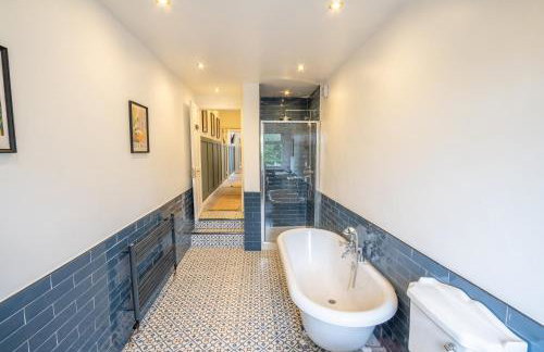 The Narrow House - Victorian house bursting with character & parking - Foto 17