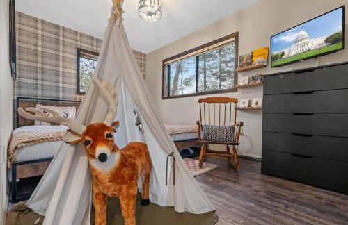 Resort Getaway - Golf, BMX trail, Hot Tub & Arcade! - Foto 12