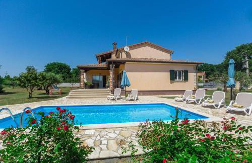 Traumhafte Villa mit Privatpool, Tischtennis, Babybett, Hundefreundlich - Photo 1