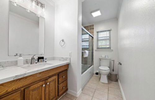 Sprawling estate with private pool and game room and guest house - Foto 21