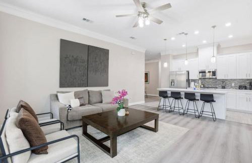 O26A Single Story 2BR Townhome King Beds Pet Friendly Houston - Foto 5