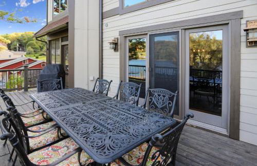 Lakefront home with fire pit and dock Near Wisp Resort - Foto 9