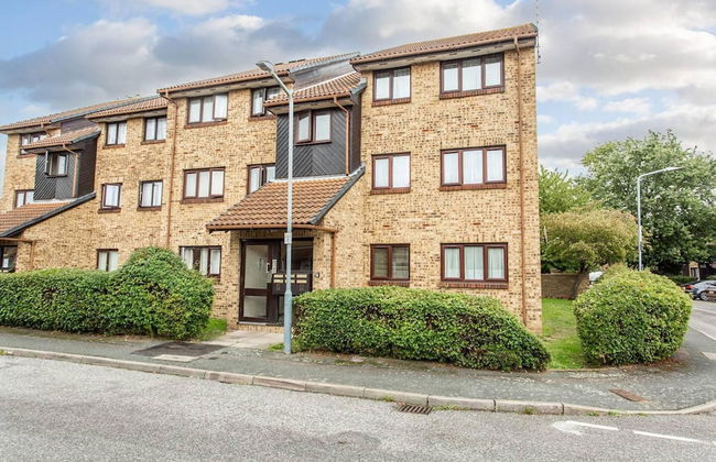 Immaculate 2-bed Apartment in Dagenham - Photo 40