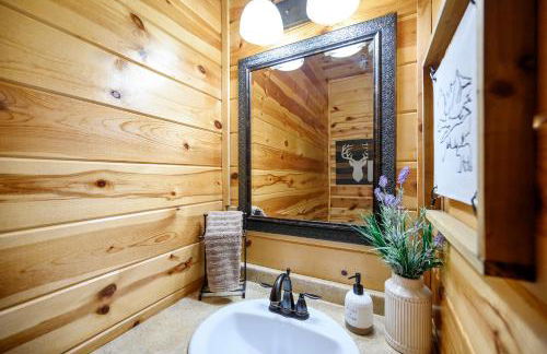 Hickory Bear - Cabin surrounded by pines, Sleeps 10, Hot Tub, Fire Pit, Arcade, Foosball Table & Deck Slide - Photo 35