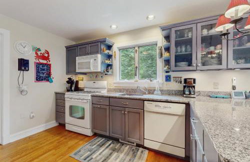 Happy Thoughts Cottage - Photo 13