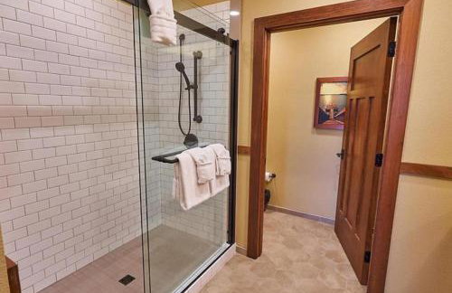 Enjoy the views of Table Rock Lake in this 2BD resort condo - Foto 10