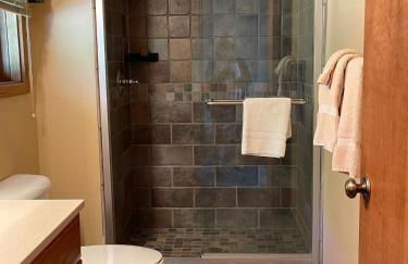 Top Floor Luxury, Sauna, Private Pool, Lake Bellaire Beach, 5 beds, 4 full bath - Foto 14