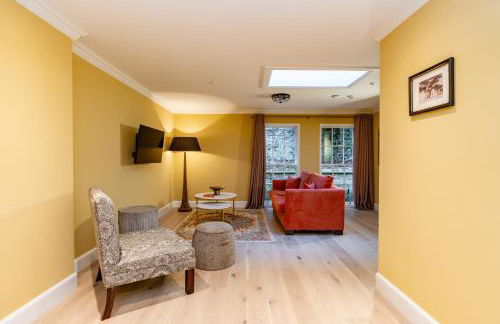 Dragon Suites Luxury Apartments at Rutland Square - Photo 21