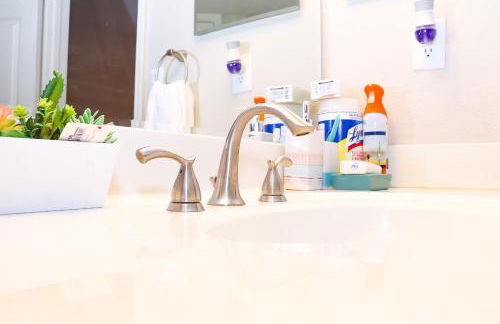 Easy Access 2beds,1bt luxury kingbed with pool sleeps 4 - Foto 6