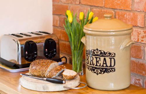 Coach House at Oaks Barn Farm Alcester with optional hire Salt water hot tub - Photo 18