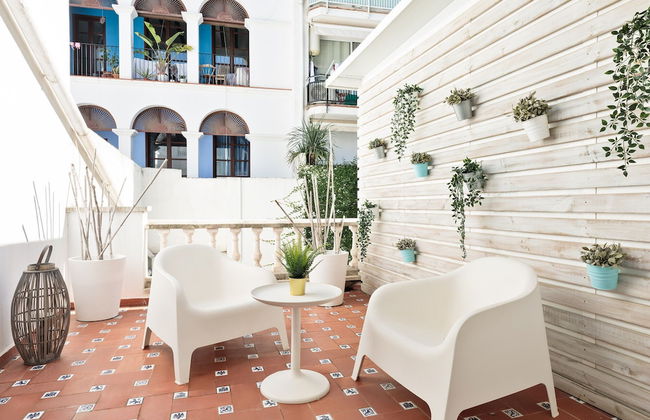 Sitges Group Blue and White - Photo 59