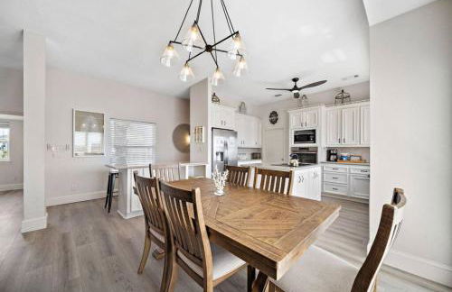 Jaw-dropping bayfront home with panoramic water views, boat slip, and cowboy pool - Foto 26