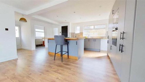 South Downs Retreat - Photo 4, stove, dishwasher, wardrobe, minibar