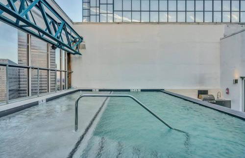 Beautiful Apt in Downtown w/Pool | Indoor Parking - Foto 32