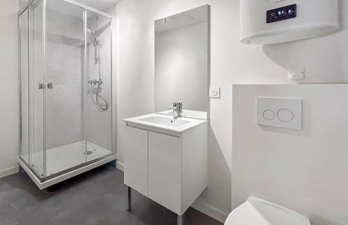 Pépites rares en bord d'Allier, découvrez trois T1 rénovés, proches Vichy et Saint-Yorre, transports, thermes et toutes commodités - Foto 47