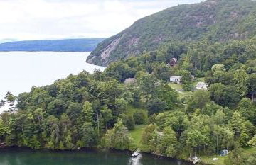 Tranquil Lakefront Cottage with Private Dock in Ticonderoga, New York - Foto 3
