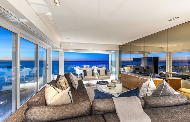 Clifton YOLO Spaces – Clifton Beachfront Penthouse - Photo 29