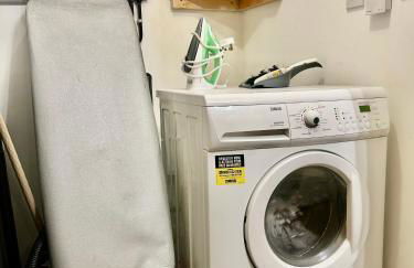 New Central Woking 1 and 2 Bedroom Apartments with Free Gym, close to Train Station - Photo 9