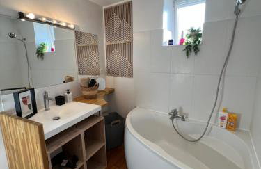 Idéal groupe tarif long séjour maison 4chambres 8lits 2salles de bain 3wc terrasse stationnement gratuit - Foto 7