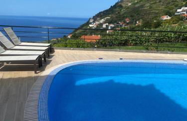 Luxury villa with private heated pool, garden and views of the sea and mountains. - Photo 44