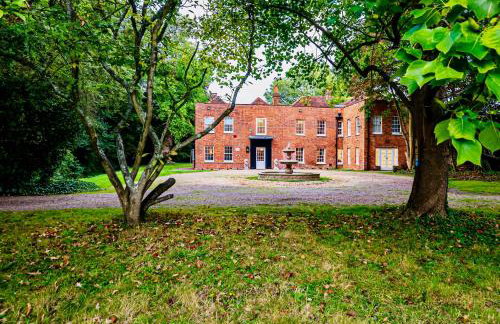 Luxury Grand Windsor Mansion Private 5 Acres & Helipad - Photo 13