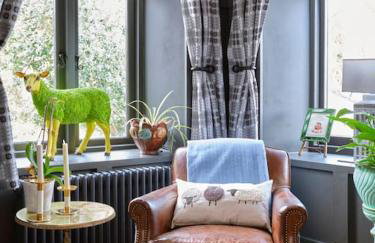 Ty Pandy Eclectic Luxury Family cottage Sleeps 8 adults and 2 children - Photo 50