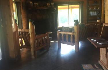 LOG HOME CANINE RETREAT with DOG ART COLLECTION - Foto 8