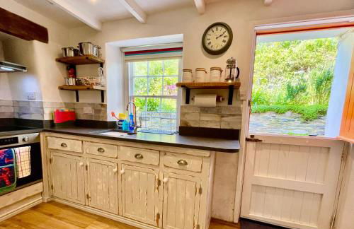 Unique Retreat - 2 bedroom cliff top cottage with large terrace - Photo 7