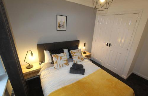 4 Bedroom House Near Manchester Airport, Wythenshawe Hospital and Trafford Centre - Foto 3