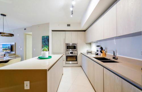 Ocean & City Views l Luxury Beachfront Condo - Photo 34