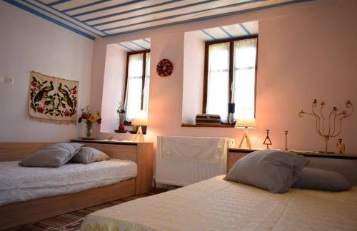 Renovated Old Manor House With Yard - Photo 27