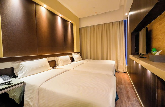 Epoch Hotel - Photo 21