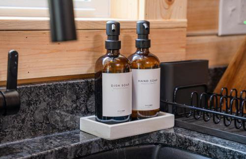 The Wilderness Cabin - Shenandoah Getaway - HotTub, Arcade, RiverAccess - Foto 66