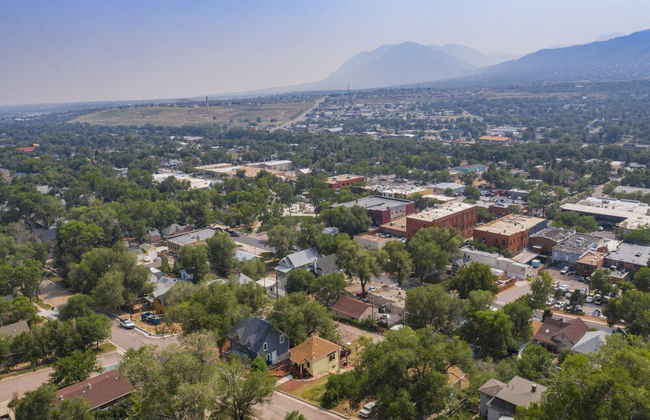 2brdowntown Occmountain Views & Grill - Photo 54