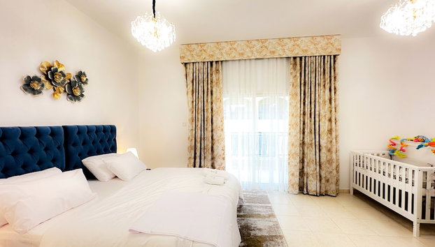 Elegant 3-Bedroom Villa in JVC - Dubai - Foto 5, Habitación