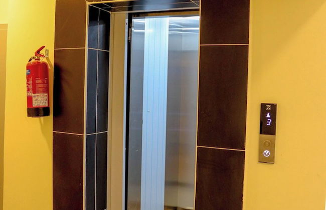 Lux Studio Jkia Airport View Suite - Photo 35