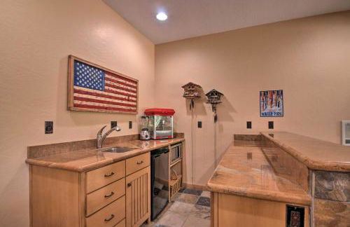 Duck Creek Village Chalet with Fire Pit and Decks - Foto 17